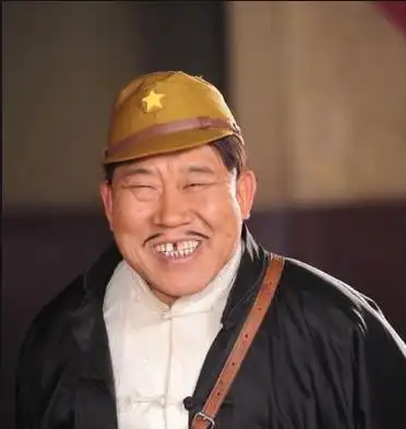 他是最丑男演员却是国家一级演员妻子还貌美如花