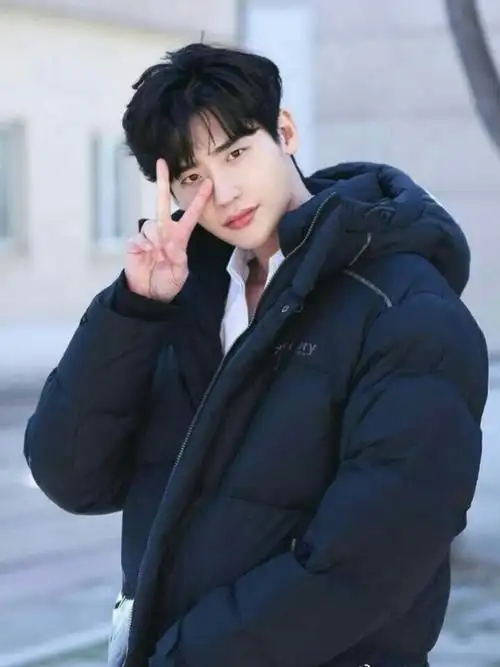 【李钟硕的五官简直是太奶了~】