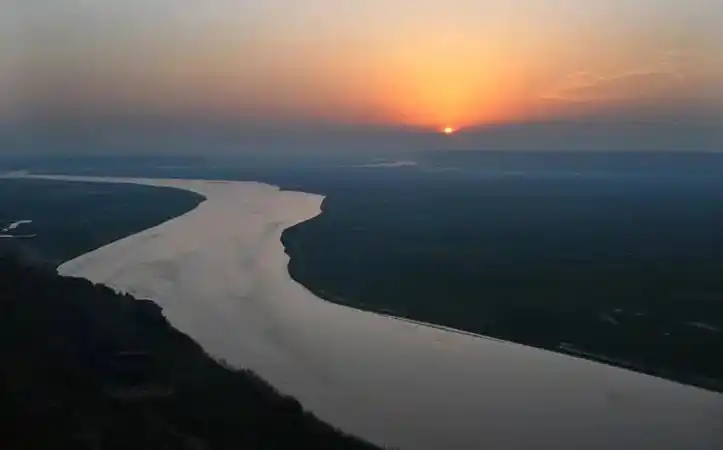 人生如河流曲折终入海