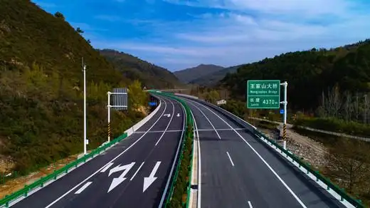 线路起于太白县城西侧,在田坝设枢纽互通立交与国家高速公路g85银昆线