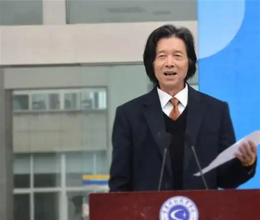 学校党委副书记兼校长助理张维主持开幕式.