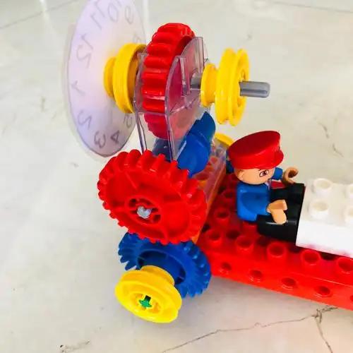 艾贝尔乐高课大班和时间赛跑