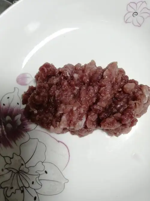 红薯粉丝肉沫汤,肉肉100g剁成肉沫