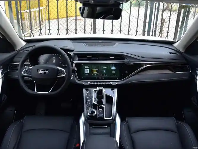 到店实拍:2020款吉利博越pro,外观很大气,提供1.5t和1.8t