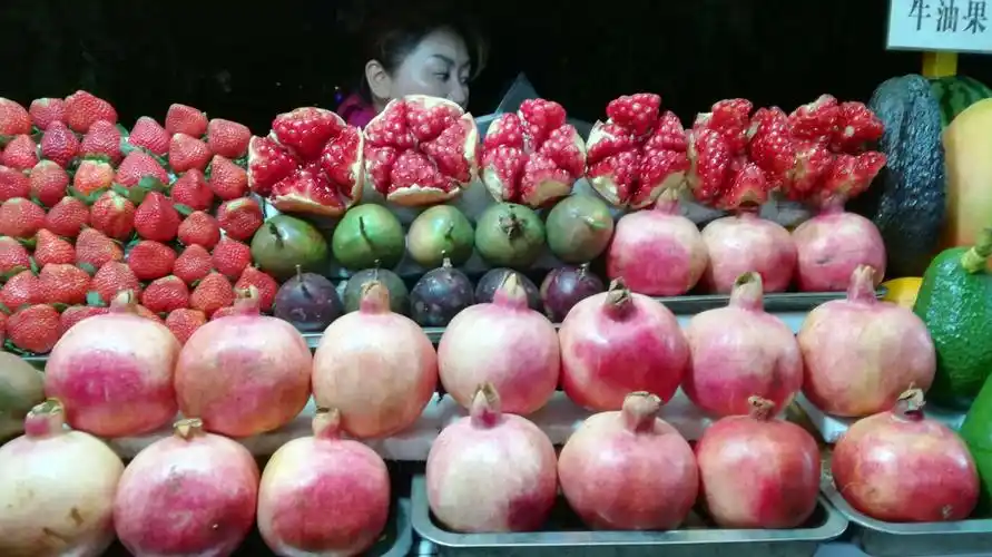 澜沧江边亱市的水果摊位