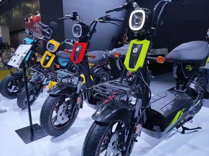 捷安特推出新型电动车,时速37km—h没有脚踏板,夜间骑行视觉酷炫吸睛