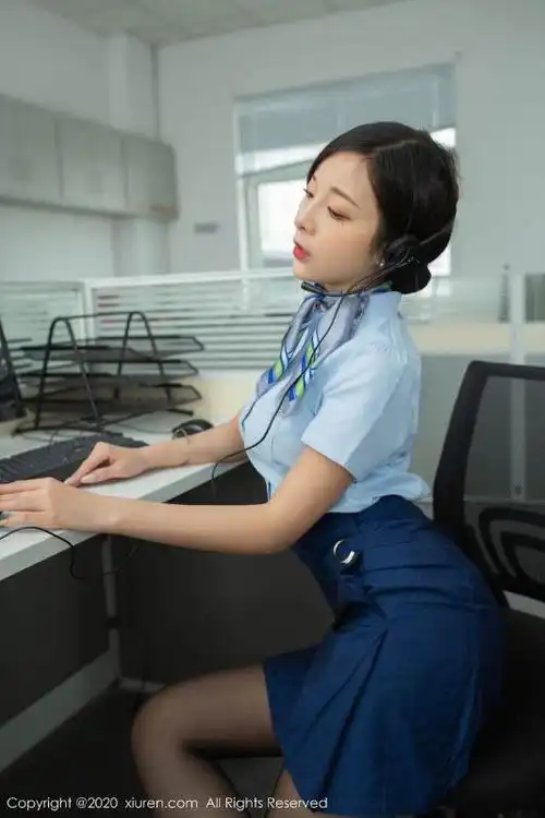 性感尤物:秀人网美女模特陈小喵黑丝美腿职场ol客服主题剧情性感写真