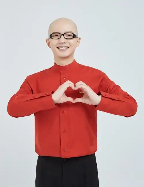 2012年夏天,一曲《我爱你中国》惊艳众人,歌手平安以极致高音的驾驭力