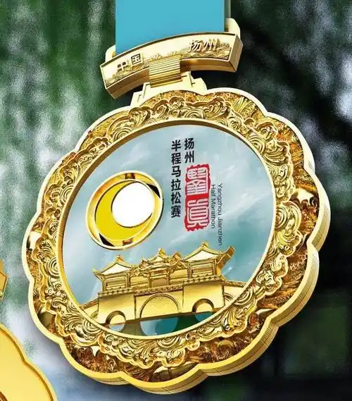 扬州马拉松奖牌参赛服惊艳亮相总奖金达100万元烟花三月下扬州年度必