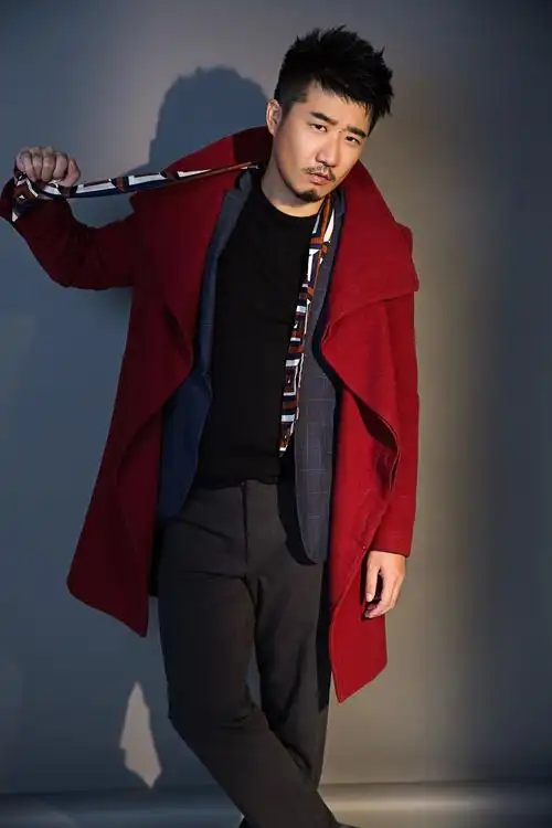 组图:刘名洋写真雅痞不羁 质感有型尽显英伦绅士范儿_高清图集_新浪网