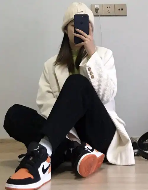 我终于信了,原来女生这样穿aj才"最潮",男生看了都自愧不如