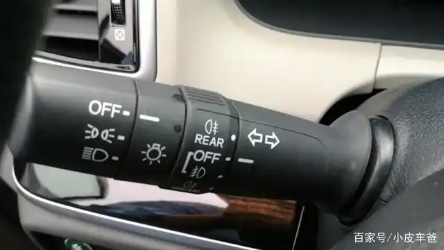 开前照灯是默认了近光灯吗?多数车型还是上次灯光调节的状态