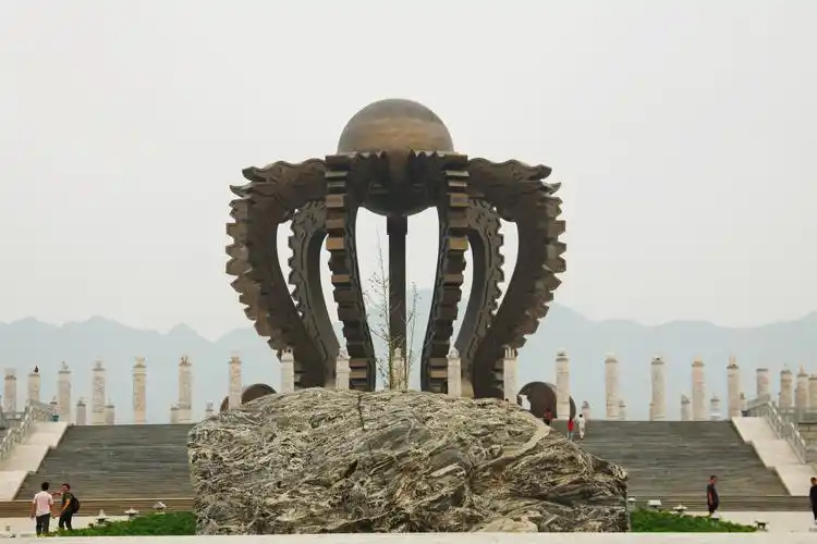 中国黄帝城文化旅游区和幽州峡谷哪个更好玩