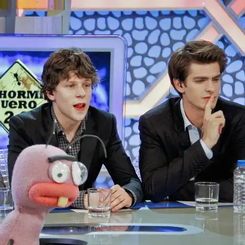 eisenberg杰西艾森伯格tsnme图二:ceo回家图一:ceo开会2你在看个锤