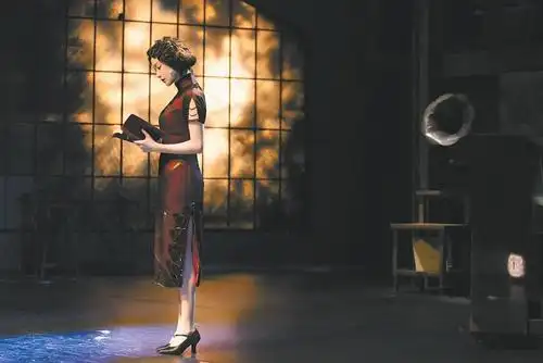 赖声川话剧幺幺洞捌倪妮一人两角施展舞台魅力