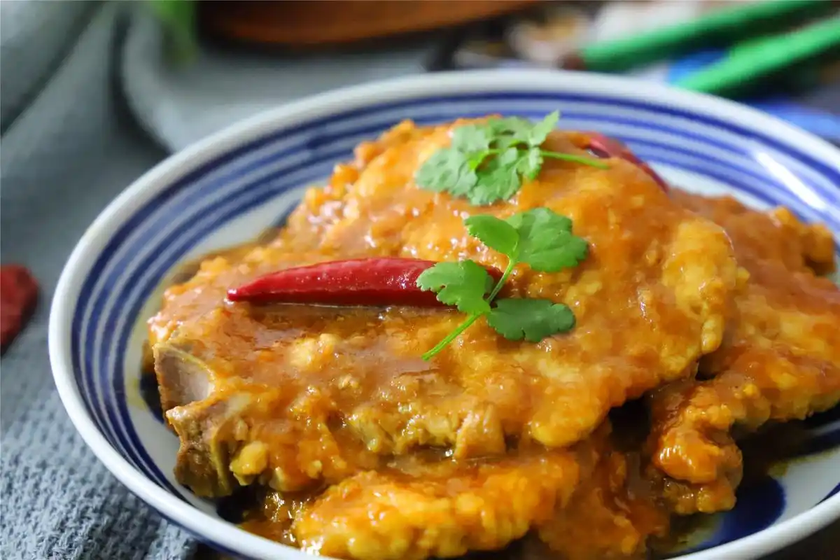 红烧大排好吃有诀窍,一拍二炸三煮,简单三步,大排鲜嫩又入味