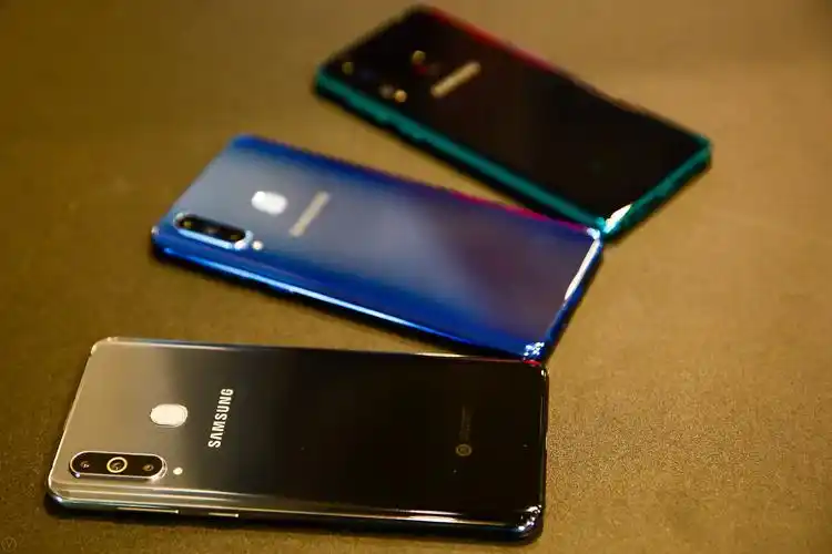 三星galaxya8s中国首发hid全面屏引领2019新潮流