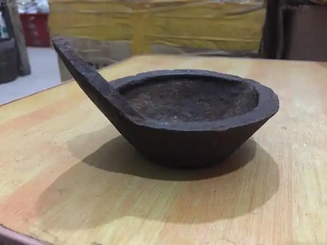 清朝时期的大号厚重的铁油灯包老完整
