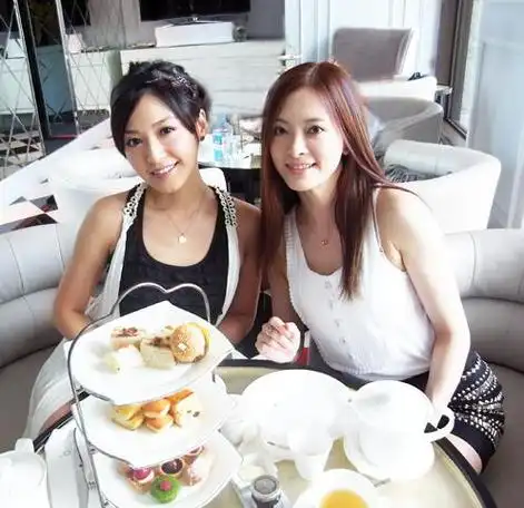 图王怡仁小钟分手近四年小钟被曝恋情新进展