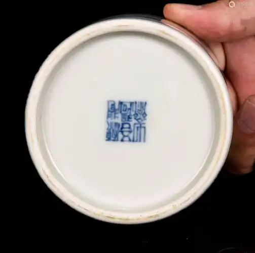 青花花鸟笔筒王步款