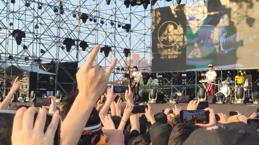 2019简单生活节 新裤子乐队 《生活因你而火热》《没有理想的人不伤心