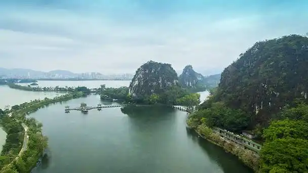 肇庆古时被称为端州,北宋第八位皇帝赵佶曾被封为端王,端州是他的属地