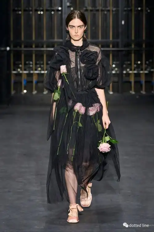 伦敦时装周|simone rocha 2024春夏系列-服装伦敦时装周-cfw服装设计