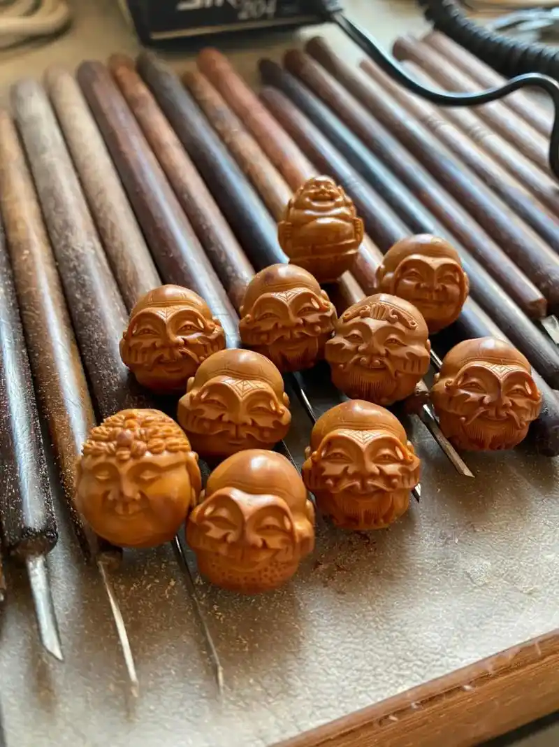 殷派十八罗汉#最美手艺人 #橄榄核雕纯手工 #非遗核雕 - 抖音