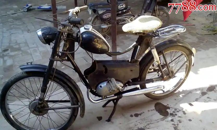 七八十年代济南黑老鸹轻骑摩托车