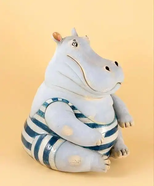 年轻的荷兰陶艺家创作的有趣的陶瓷动物雕塑作品