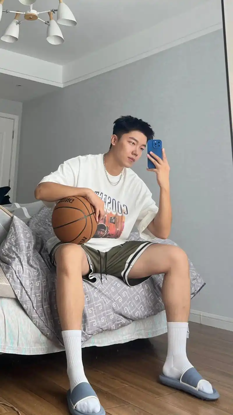 有效介绍:男 小学体育老师 有社保 天秤座 188cm - 抖音