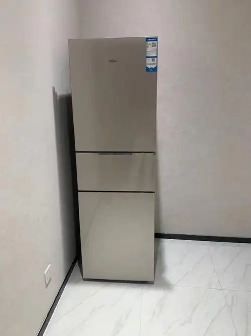 海尔(haier)三门三开门冰箱 220l风冷无霜净味保鲜 中门软冷冻彩晶