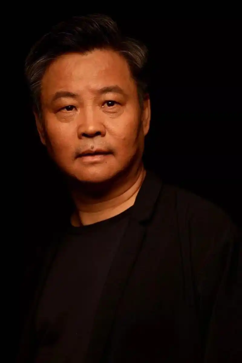 余华说:   永远不要相信苦难是值得的, 苦难就是苦难,苦难不会带来成