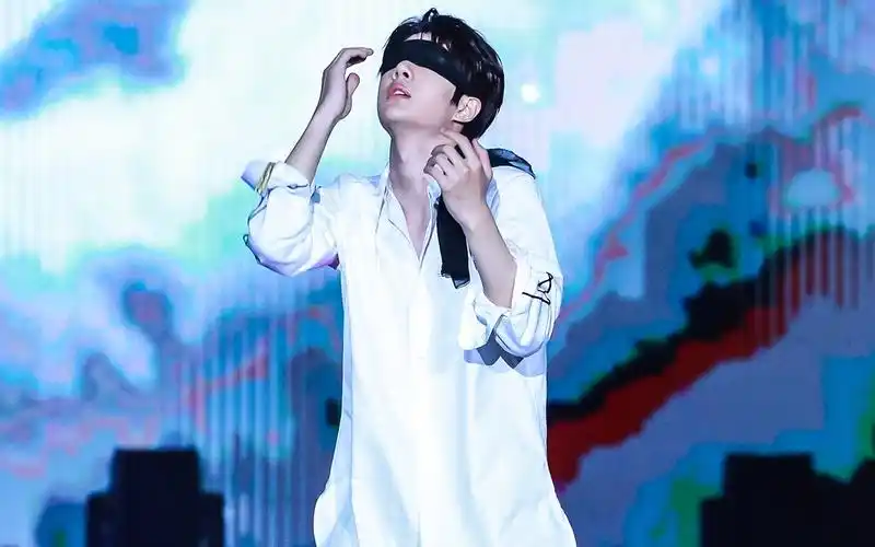 王一博神级舞台"蒙眼舞"