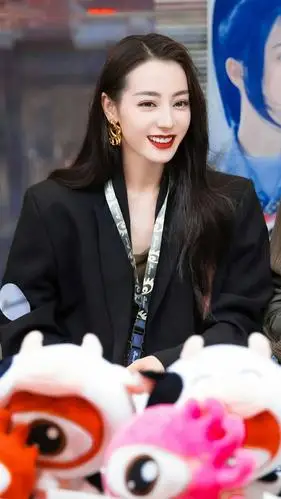 迪丽热巴新剧即将开播没想到最近造型这么绝