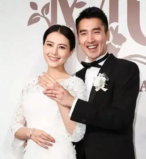 4对"因戏生情"的明星夫妻,戏还没拍完,有人肚子就大了