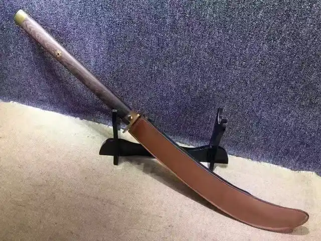 现代工艺复原的斩马刀斩马刀最早来源于斩马剑,斩马剑是长柄上装有刀