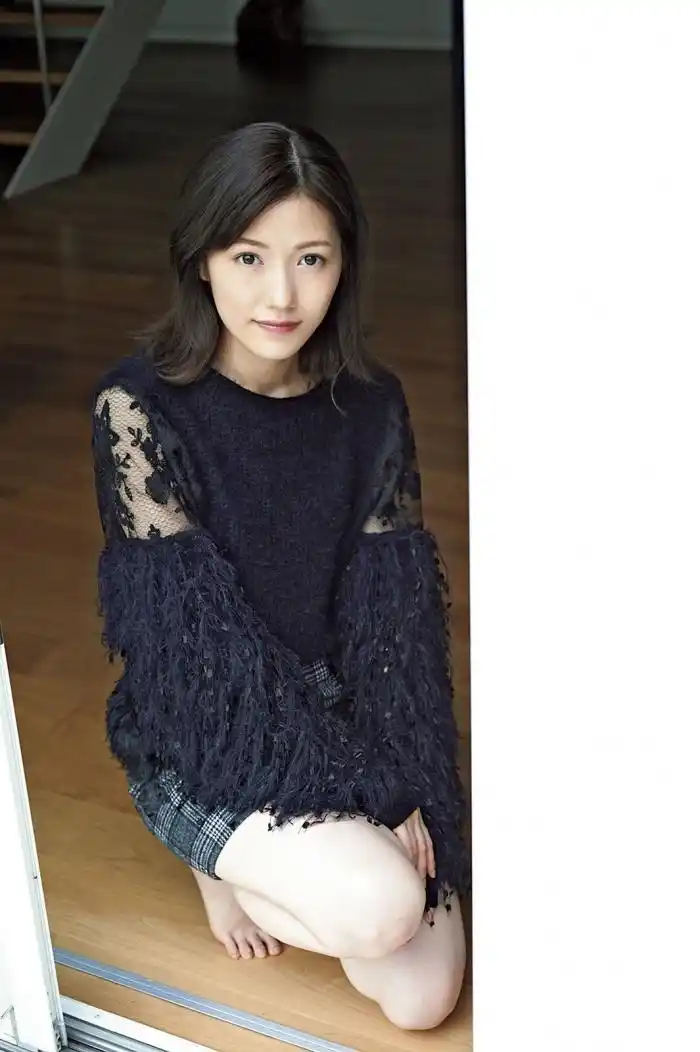 组图:头戴花环身披婚纱 渡边麻友登杂志谈akb毕业后目标_高清图集