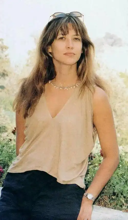 戏里的苏菲·玛索,坚韧,性感,清纯,独立,是大家喜爱的女神.