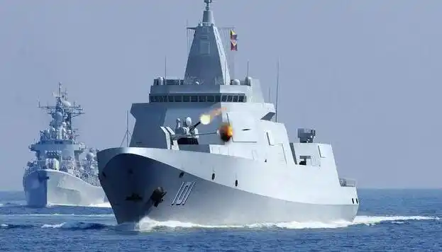 7月3日,我国海军两艘055型导弹驱逐舰在大连同时下水,系055的3