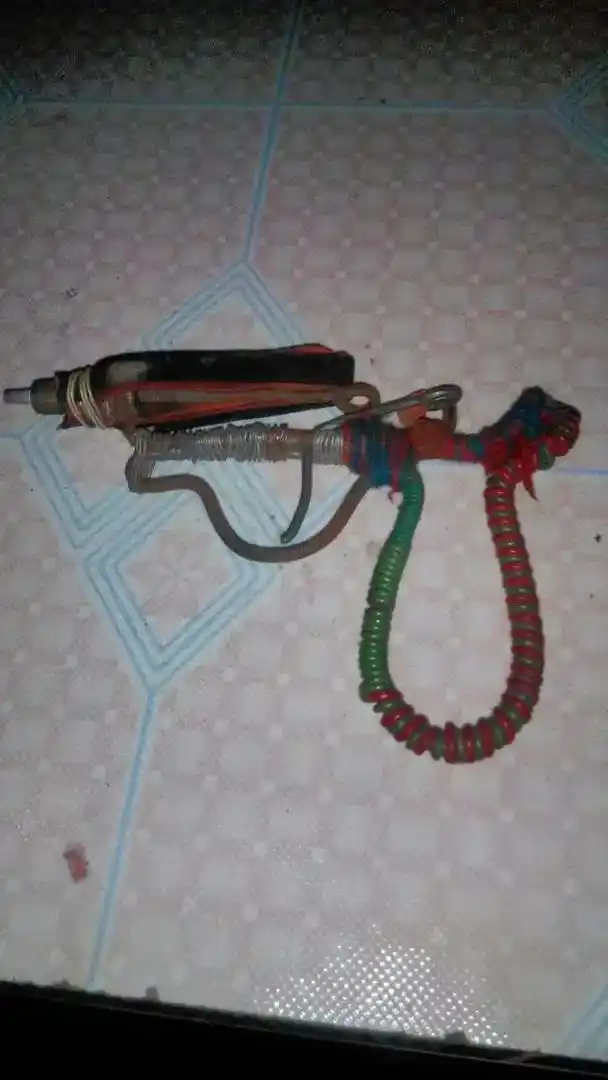 儿时能拥有属于自己的一把铁丝手枪是多么的自豪啊,这一把枪也算