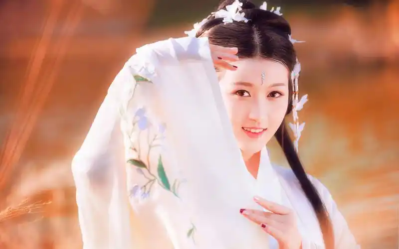 明眸皓齿的古装美女高清桌面壁纸