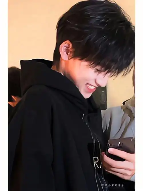 男友感  #氛围感拉满  #氛围感  #帅哥  #宝藏男孩  #安利  #宋亚