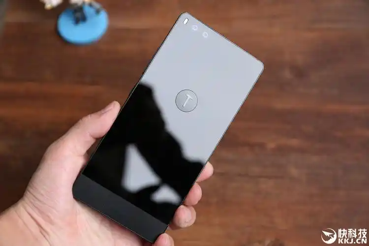 锤子坚果pro特别版开箱图赏:锐丽异类