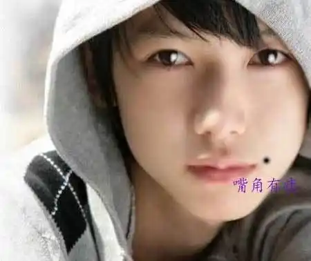 嘴角有痣的男人