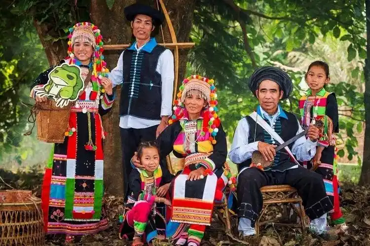 州内有傣族,景颇族,阿昌族,德昂族,傈僳族5个世居少数民族,少数民族