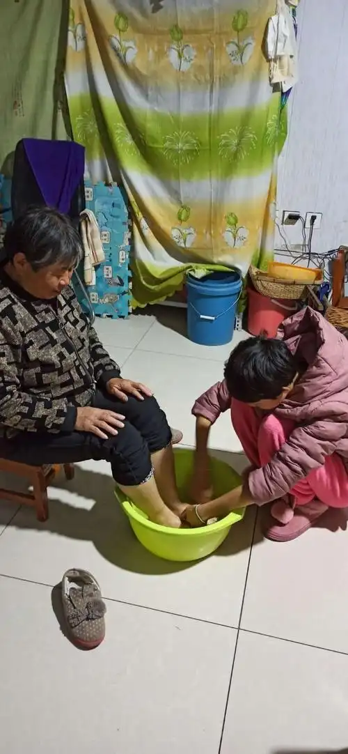 心存感激,善待父母 ——马山中学感恩月活动