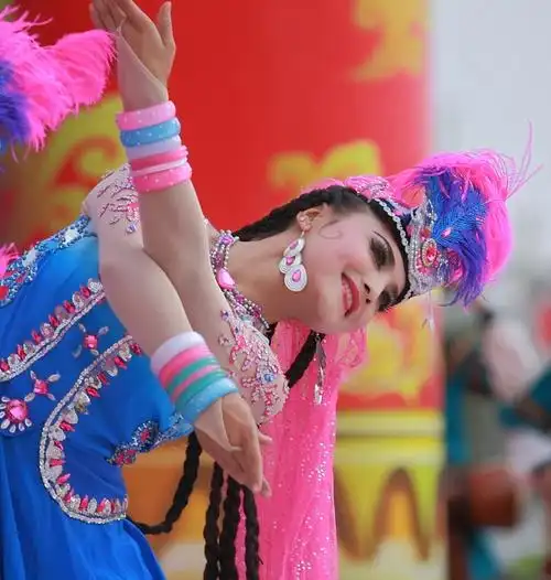 锡伯族美女图片