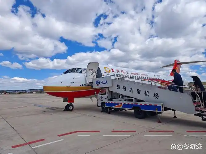 北距加格达奇区城区8千米,为4c级民用支线机场