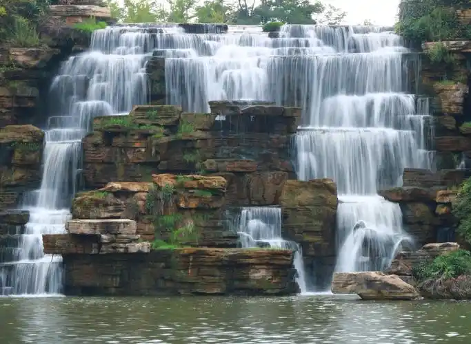 瀑布公园人工瀑布